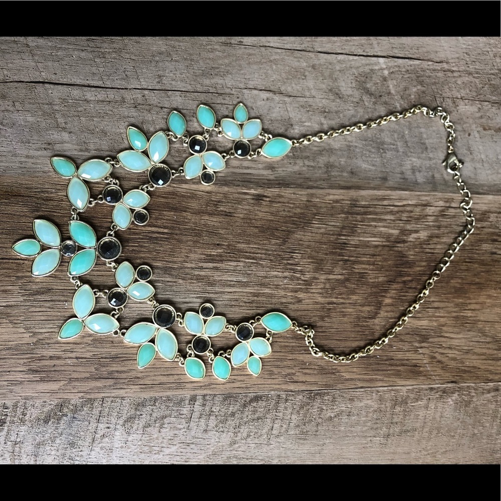 Beautiful Necklace w/mint and smoky stones